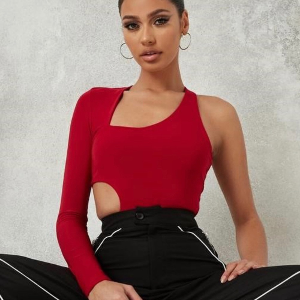 ❤️RED CUTOUT BODYSUIT❤️